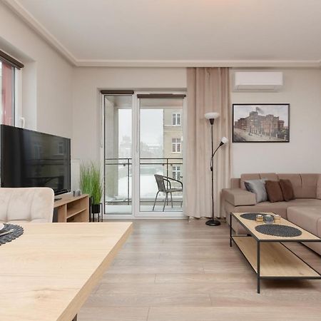 Modern One Bedroom Apartment With Parking In Lodz By Renters Prestige Экстерьер фото