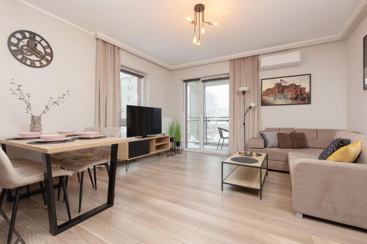 Modern One Bedroom Apartment With Parking In Lodz By Renters Prestige Экстерьер фото
