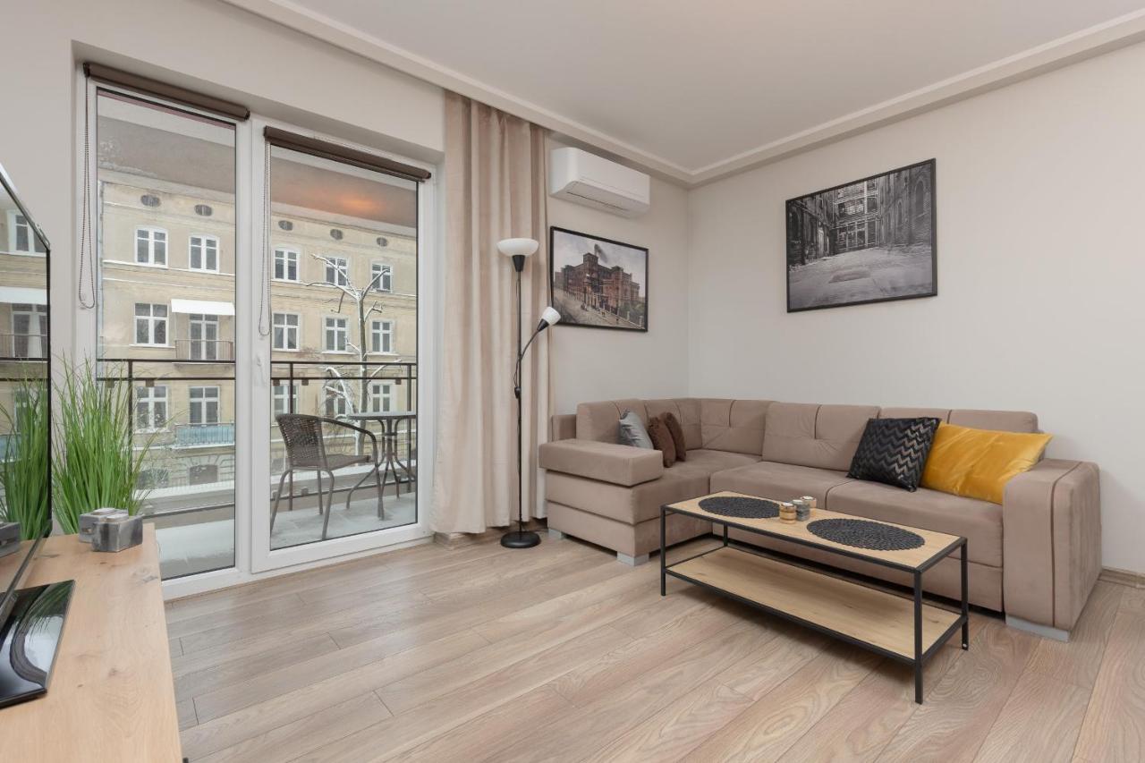 Modern One Bedroom Apartment With Parking In Lodz By Renters Prestige Экстерьер фото